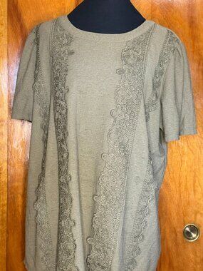Perch Women's Size 1X Green Embroidered Pullover Top (1342)